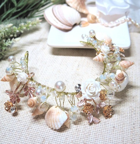 Natural seashell and pearl - natural,